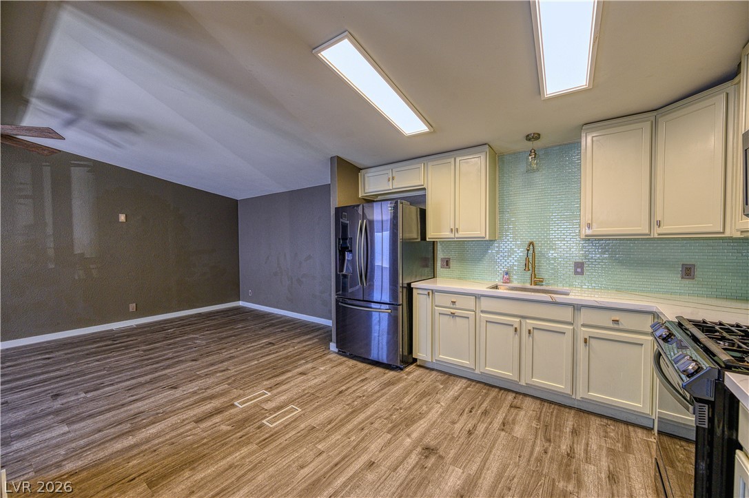 5581 Wheatfield Drive Property Photo 4