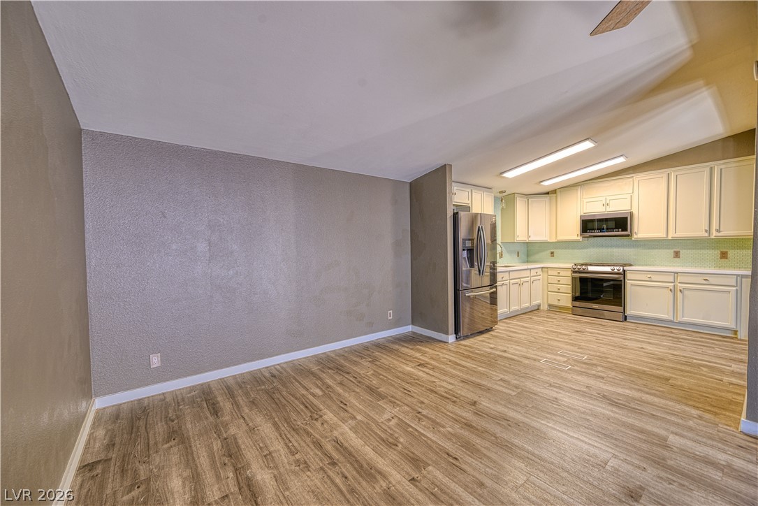 5581 Wheatfield Drive Property Photo 5