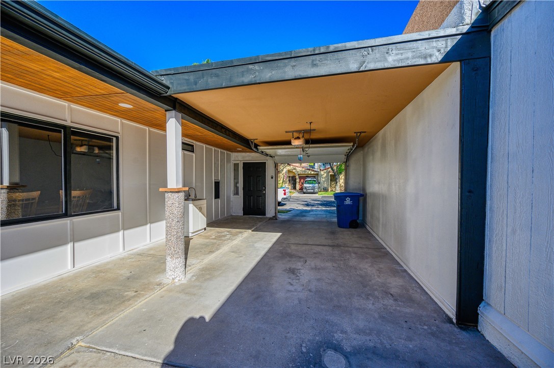 5581 Wheatfield Drive Property Photo 17