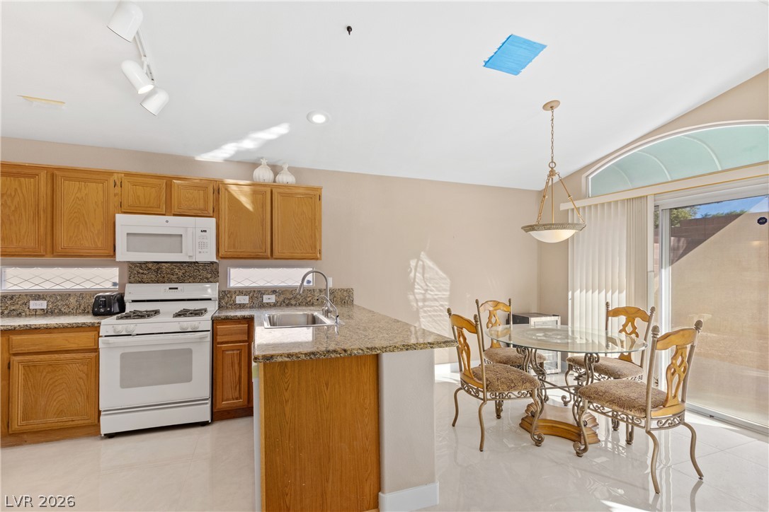 2555 Sundew Avenue Property Photo 3
