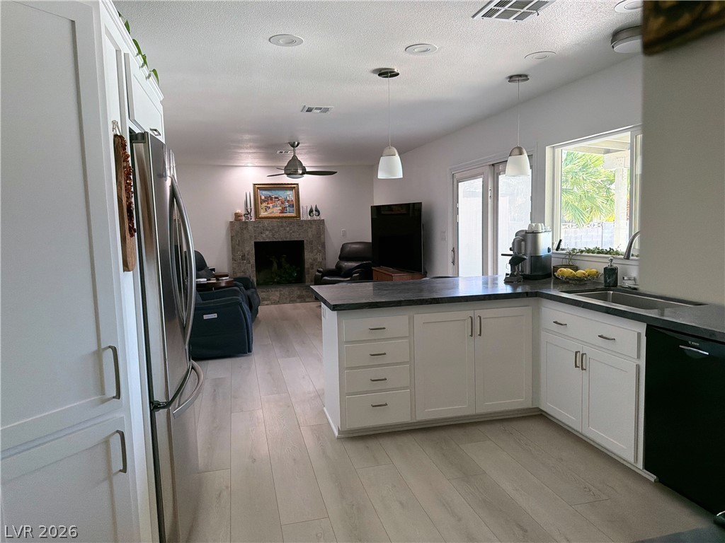 5855 West Oakey Boulevard Property Photo 11