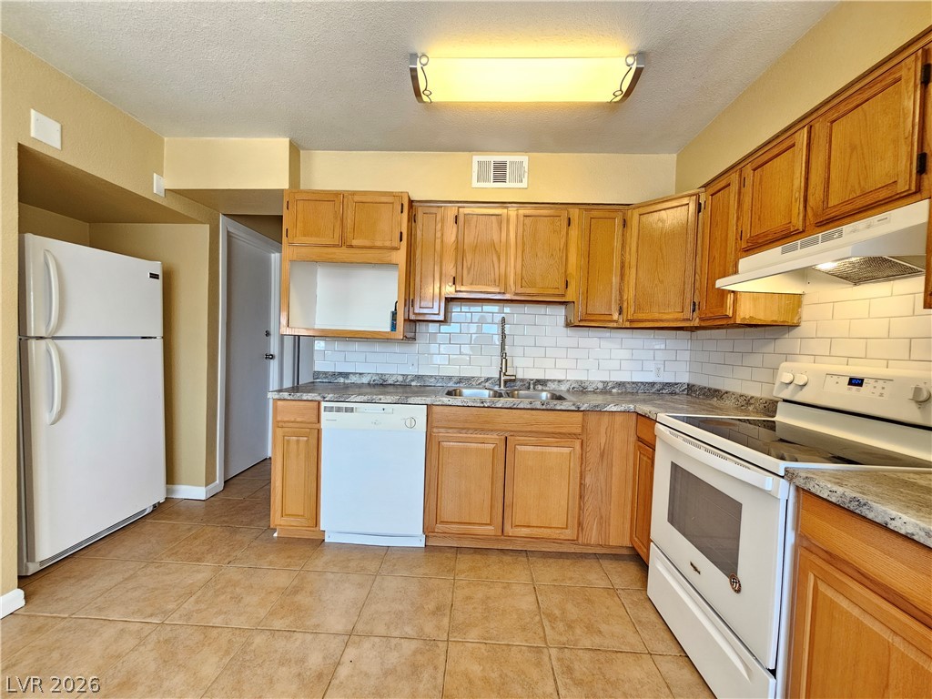 6220 Bourbon Way Property Photo 3