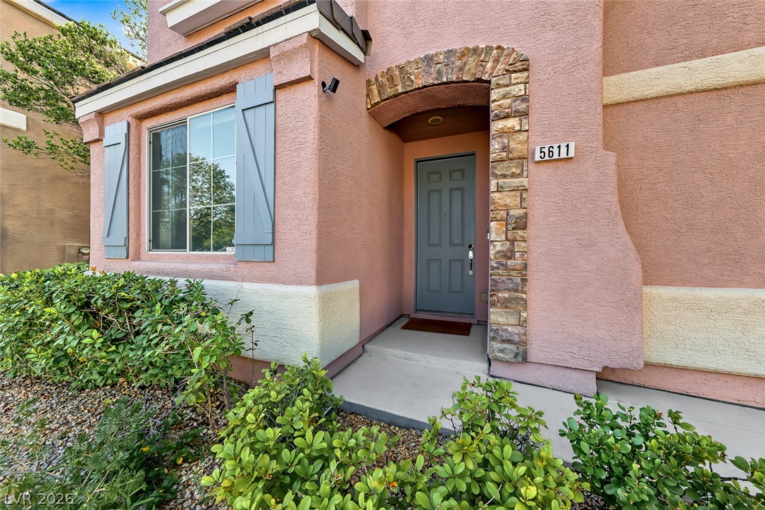 5611 Aurora Crest Avenue Property Photo 4