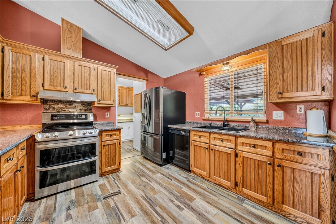 860 Dixieland Street Property Photo 16