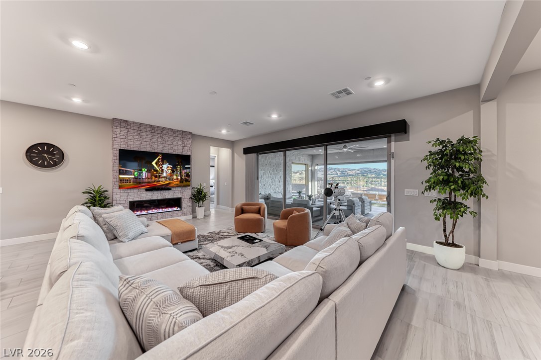 375 Portus Delphini Court Property Photo 8