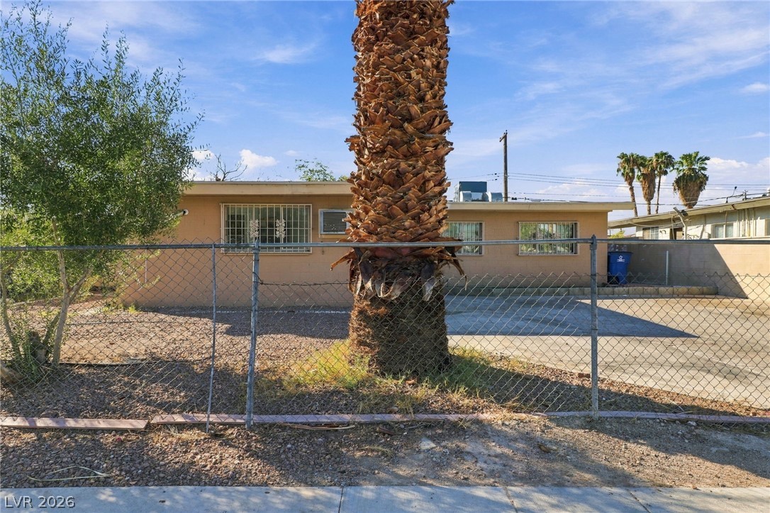 2521 Perliter Avenue Property Photo 1