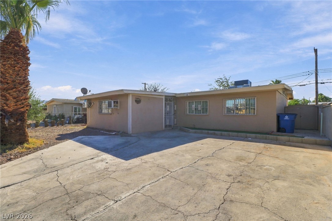 2521 Perliter Avenue Property Photo 2