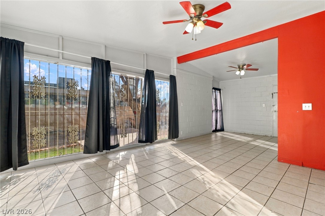2521 Perliter Avenue Property Photo 4