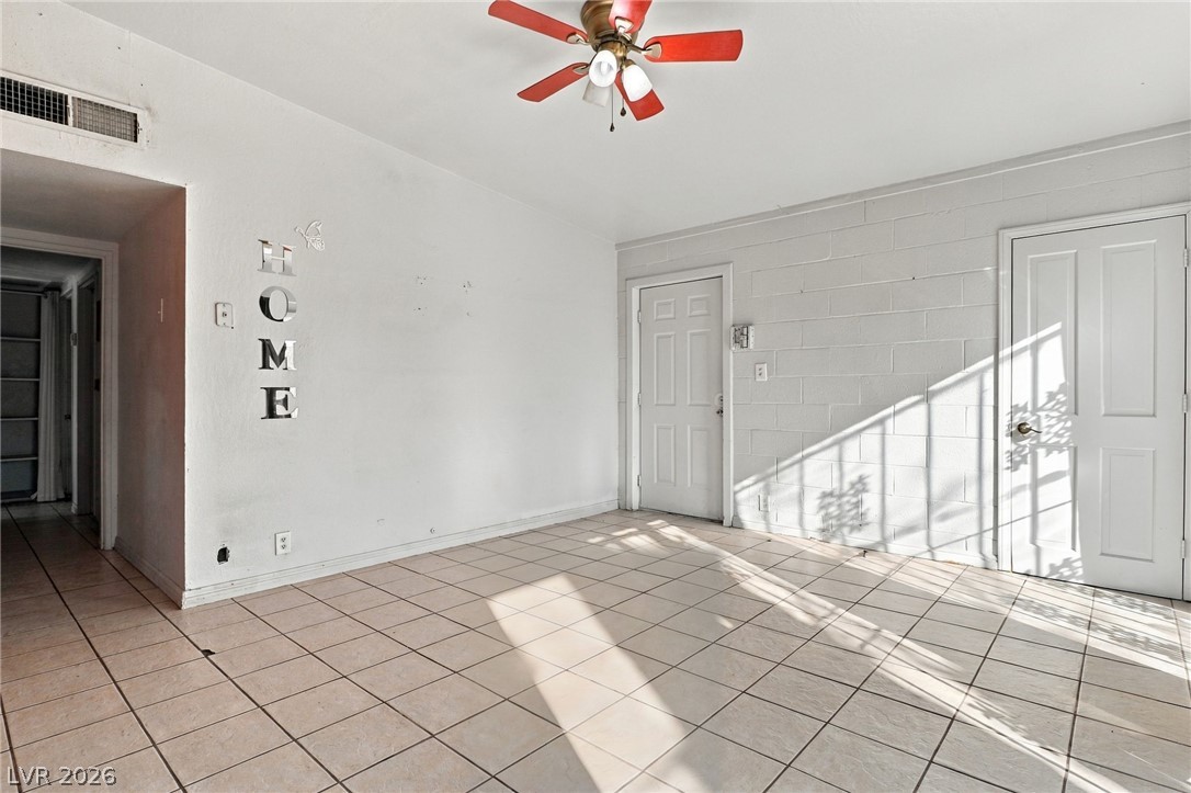 2521 Perliter Avenue Property Photo 5