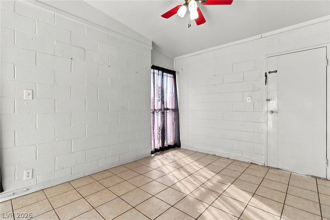2521 Perliter Avenue Property Photo 8