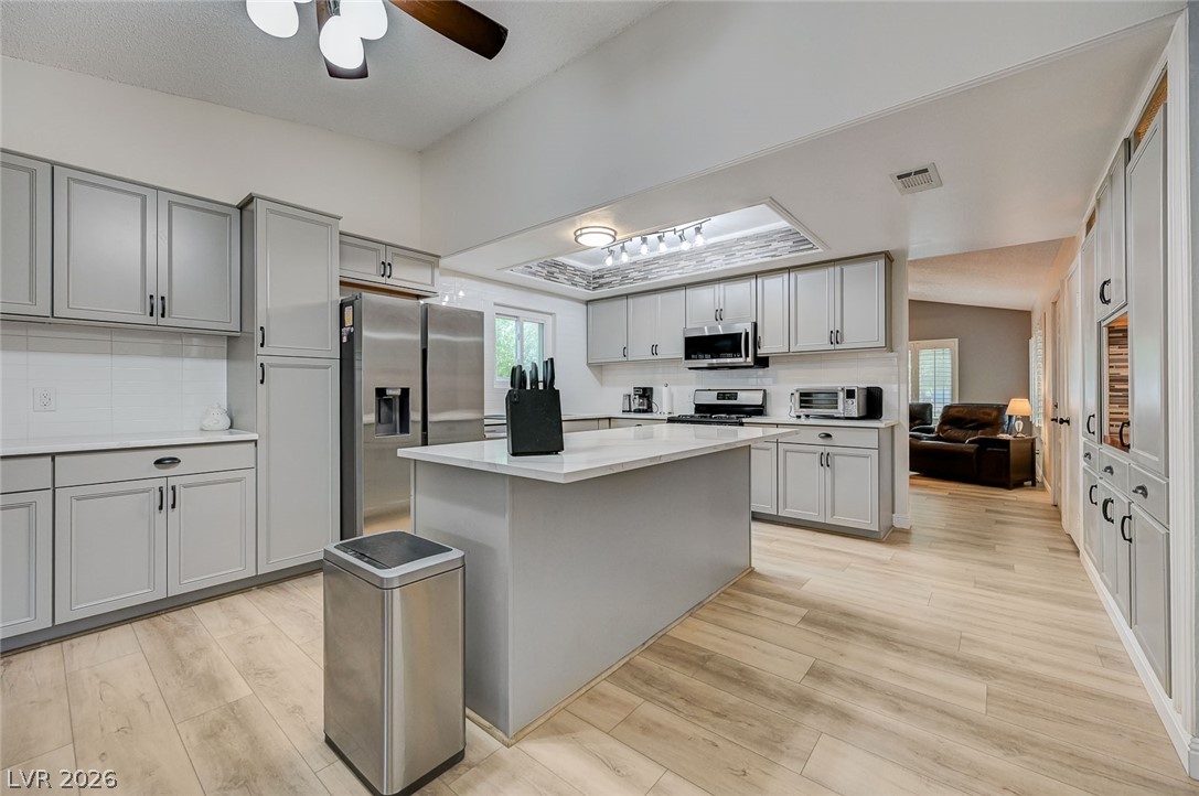 1518 Della Court Property Photo 3