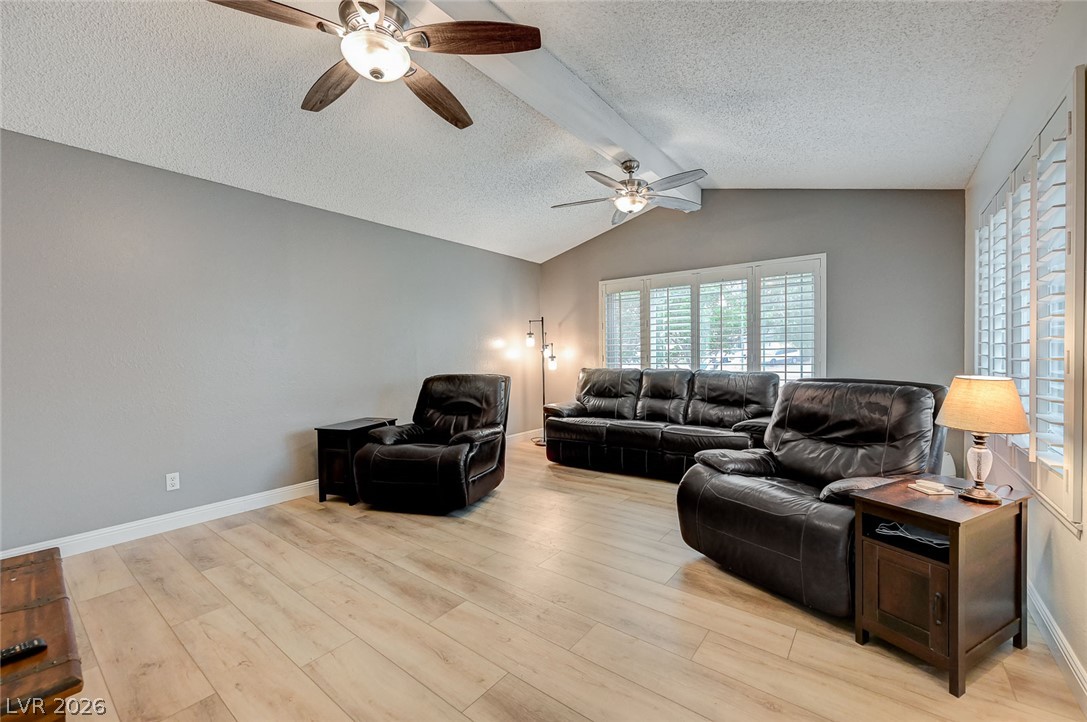 1518 Della Court Property Photo 6