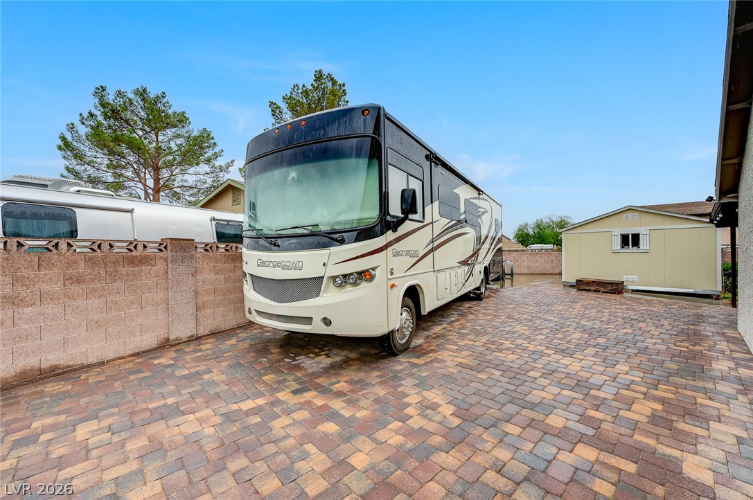1518 Della Court Property Photo 11