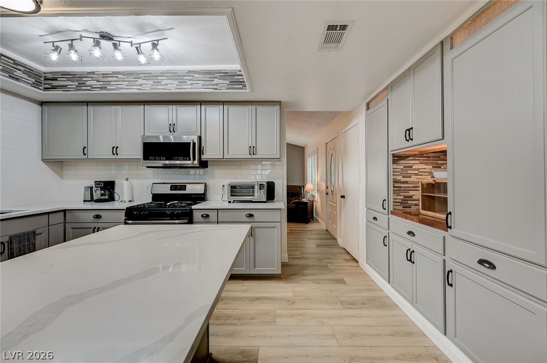 1518 Della Court Property Photo 17