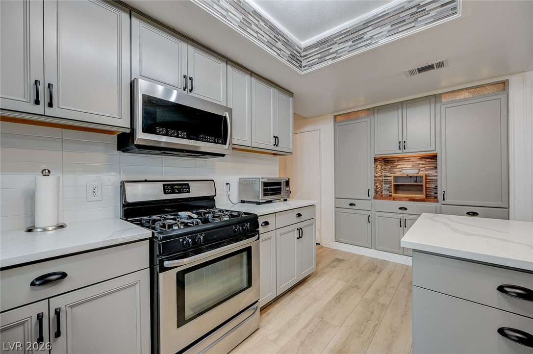 1518 Della Court Property Photo 21