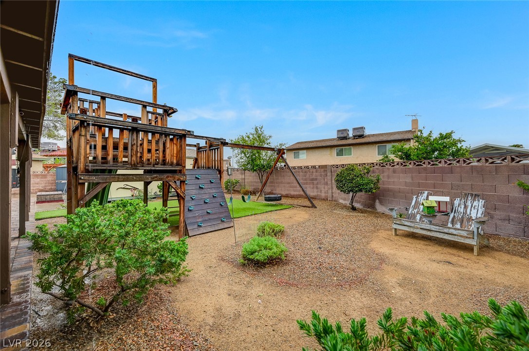 1518 Della Court Property Photo 36
