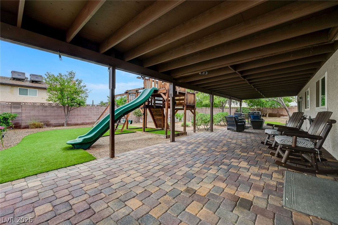 1518 Della Court Property Photo 40
