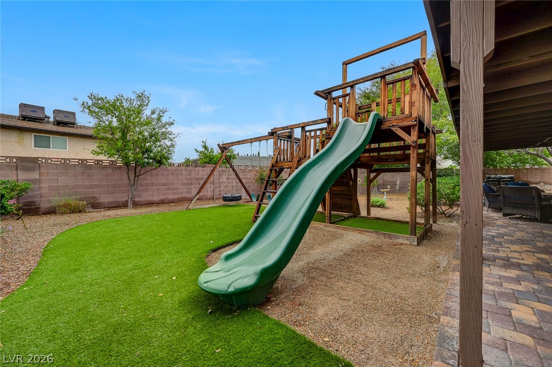 1518 Della Court Property Photo 41