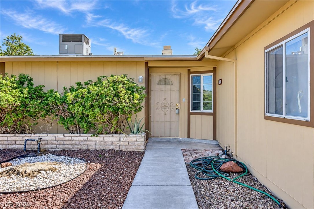 405 Santa Fe Street Property Photo 2