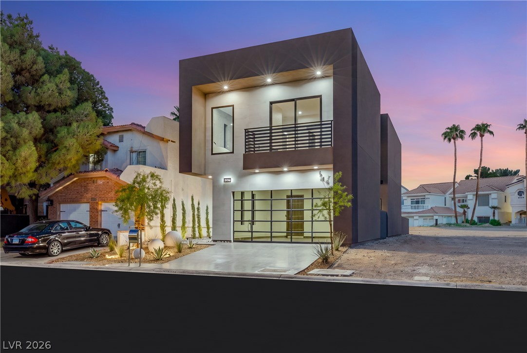 2824 Queens Courtyard Drive Property Photo 1