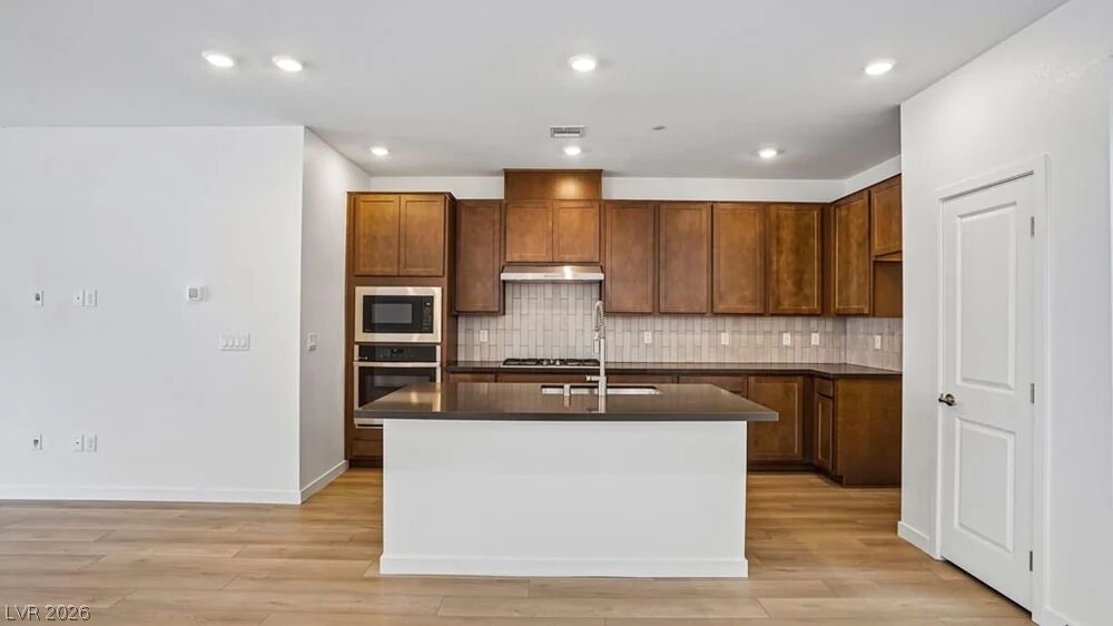 42 Via Montoro Property Photo 2