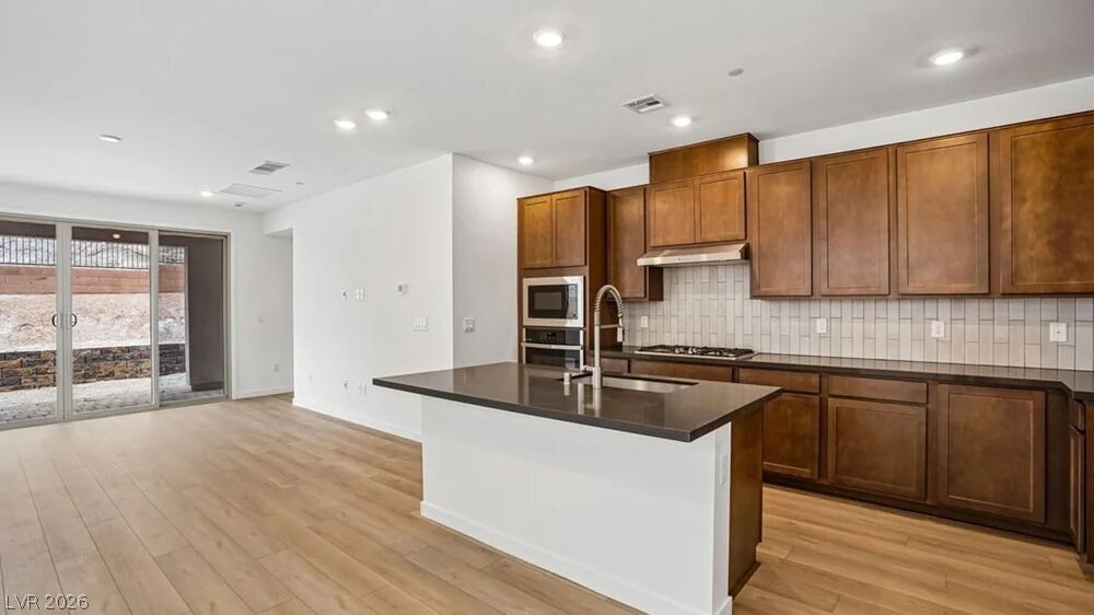 42 Via Montoro Property Photo 15
