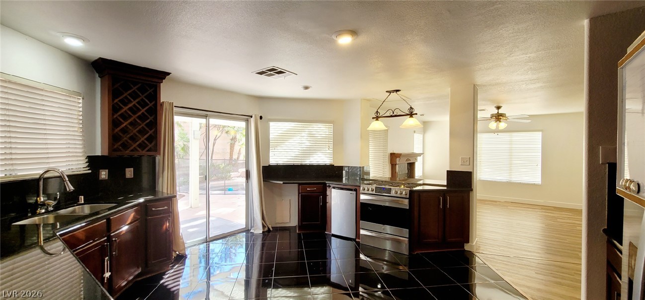2001 Silverton Drive Property Photo 8
