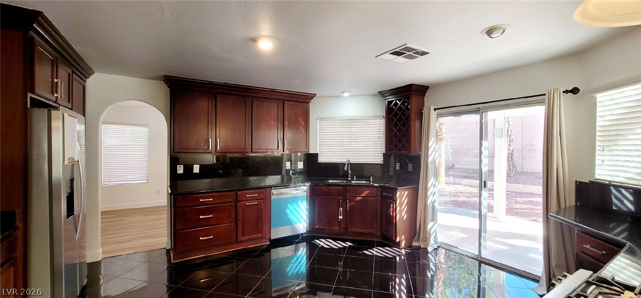 2001 Silverton Drive Property Photo 9