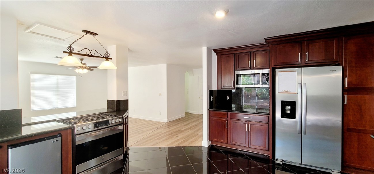 2001 Silverton Drive Property Photo 10