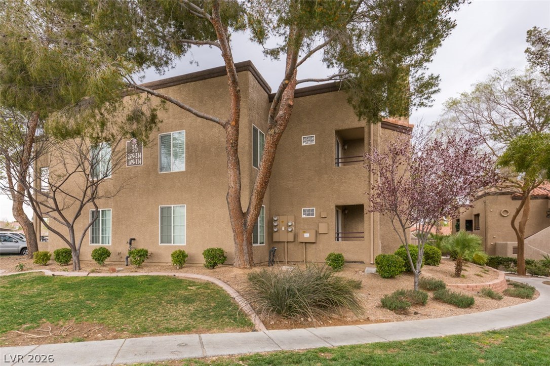 9325 West DESERT INN Road 113 Property Photo 1