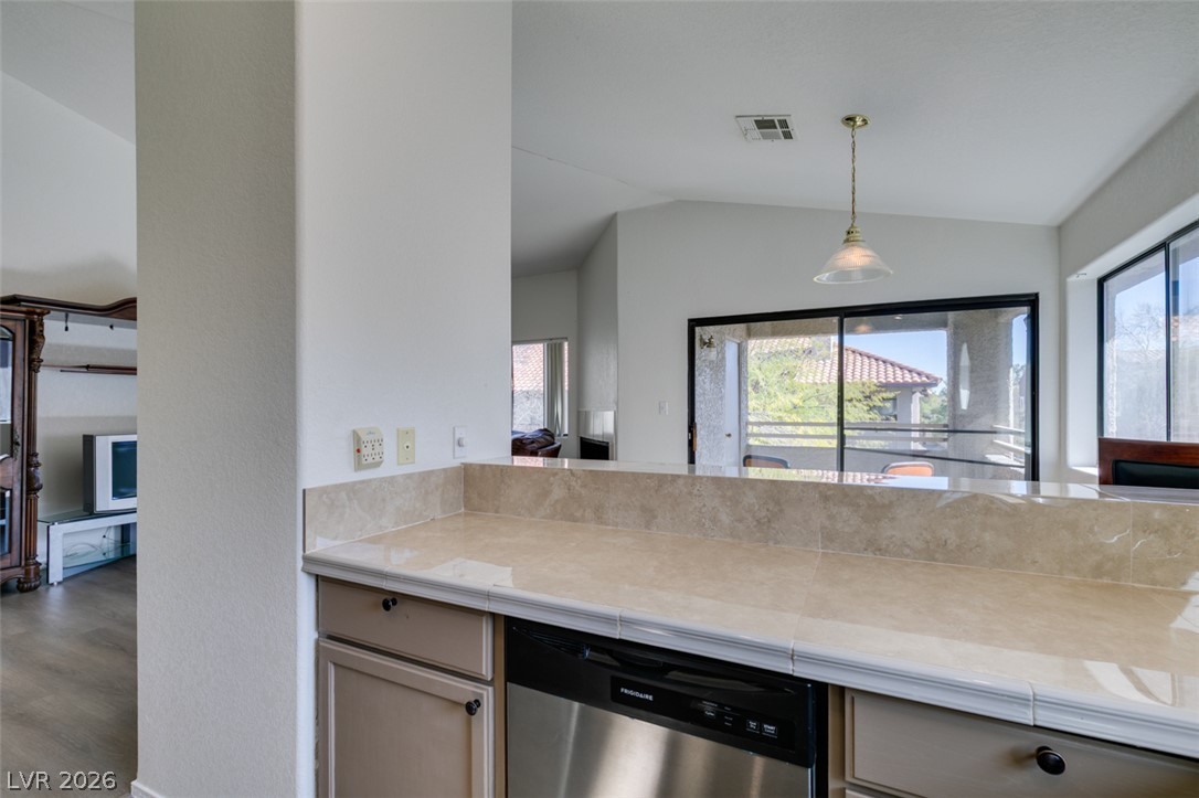5054 South Rainbow Boulevard 202 Property Photo 18
