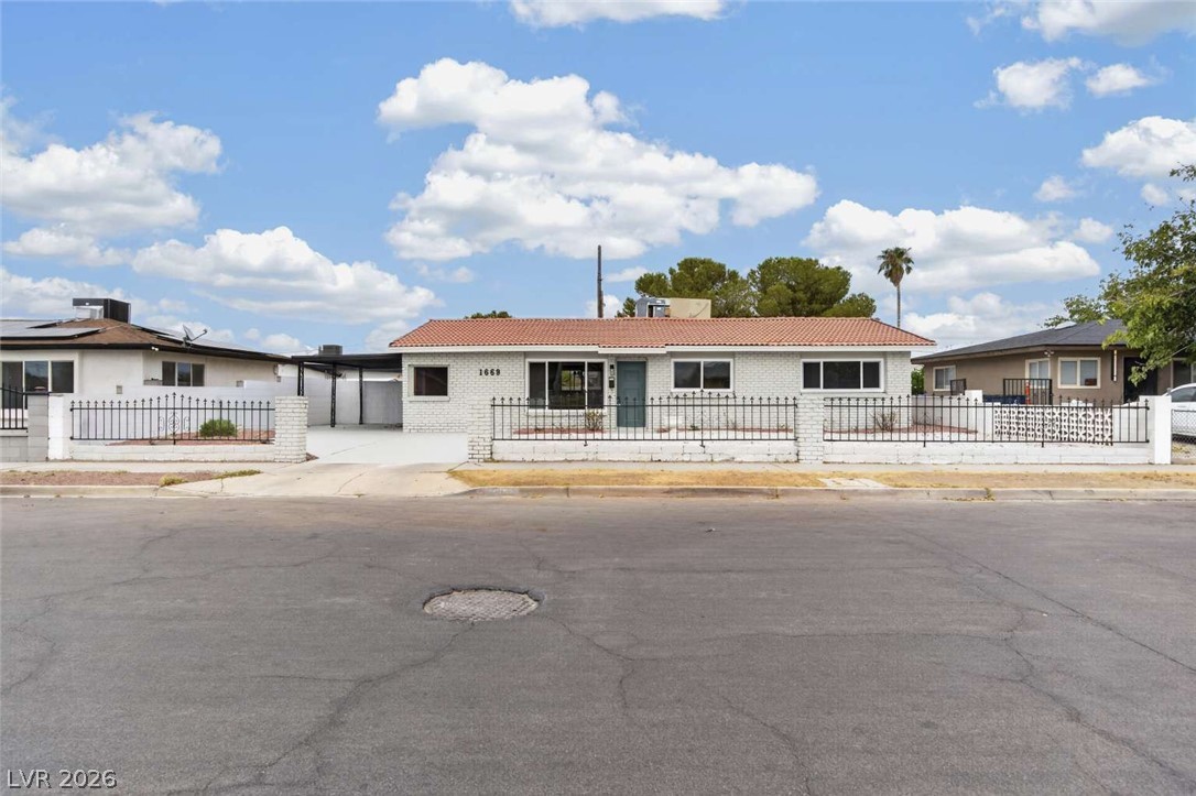 1669 North G Street Property Photo 1