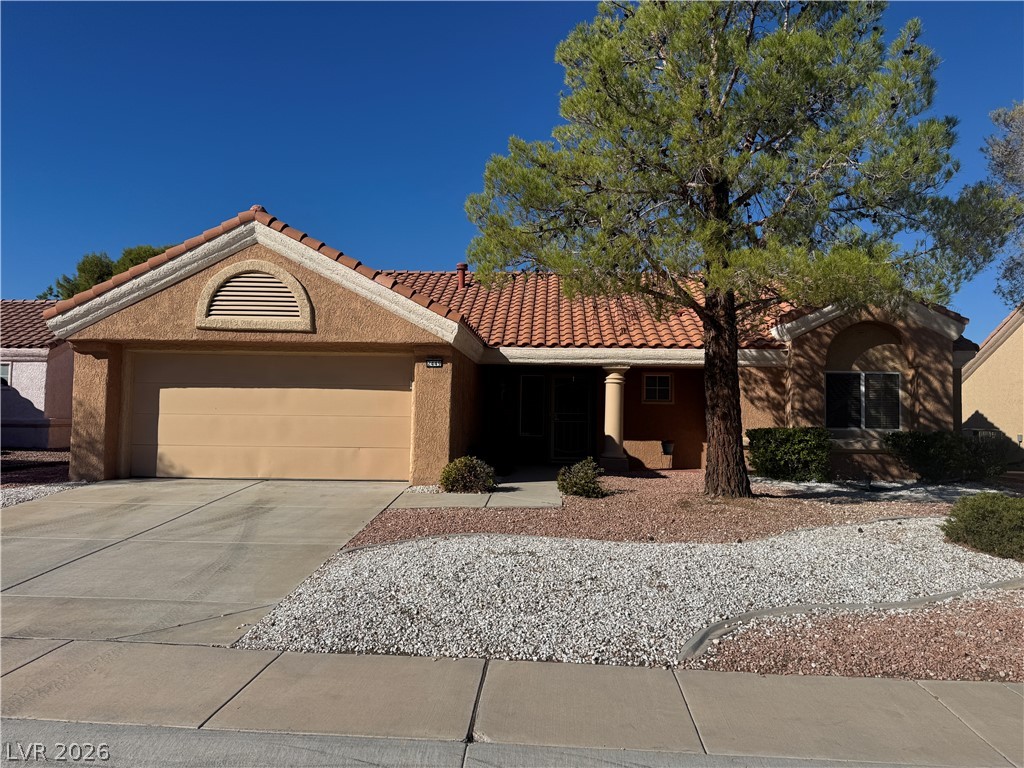 2449 Desert Glen Drive Property Photo 1