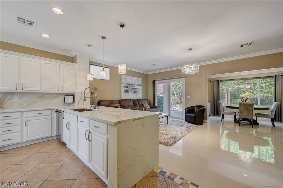 2094 Sawtooth Mountain Drive Property Photo 12