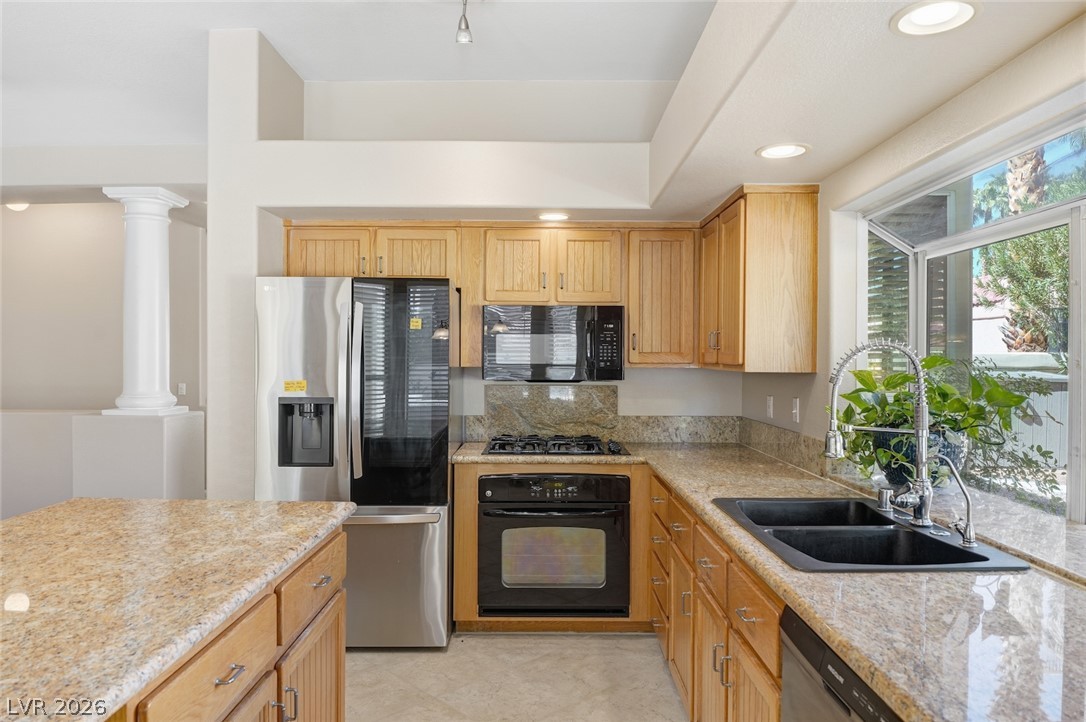 5208 Coral Glow Court Property Photo 31