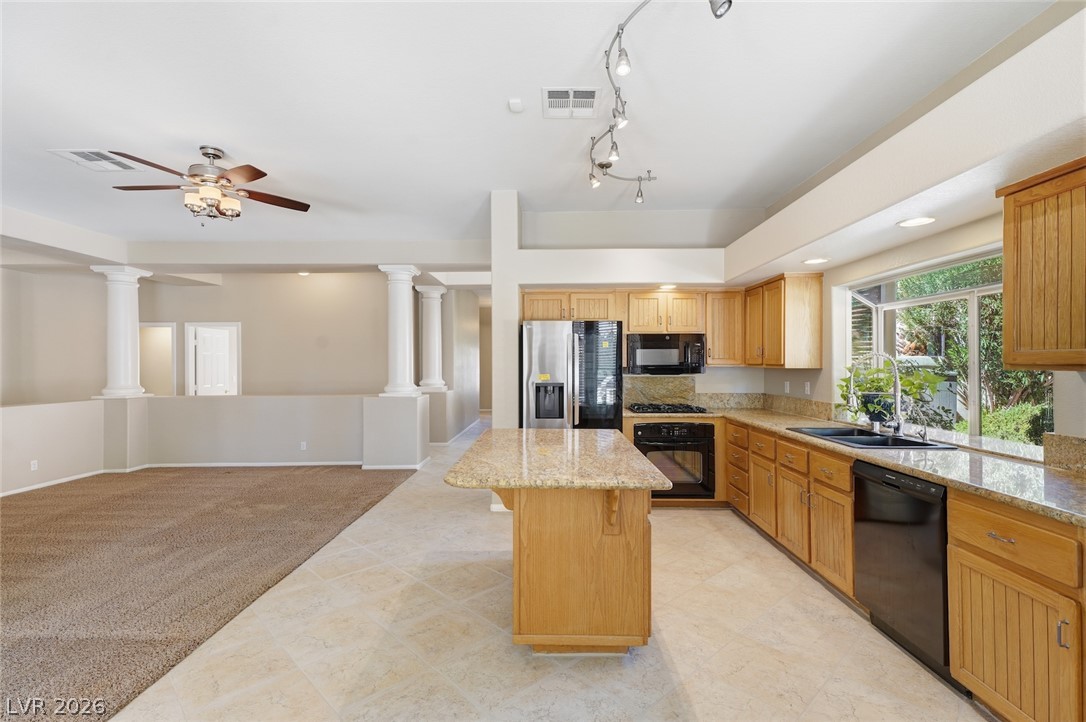 5208 Coral Glow Court Property Photo 32