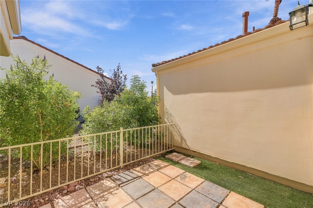 5208 Coral Glow Court Property Photo 35