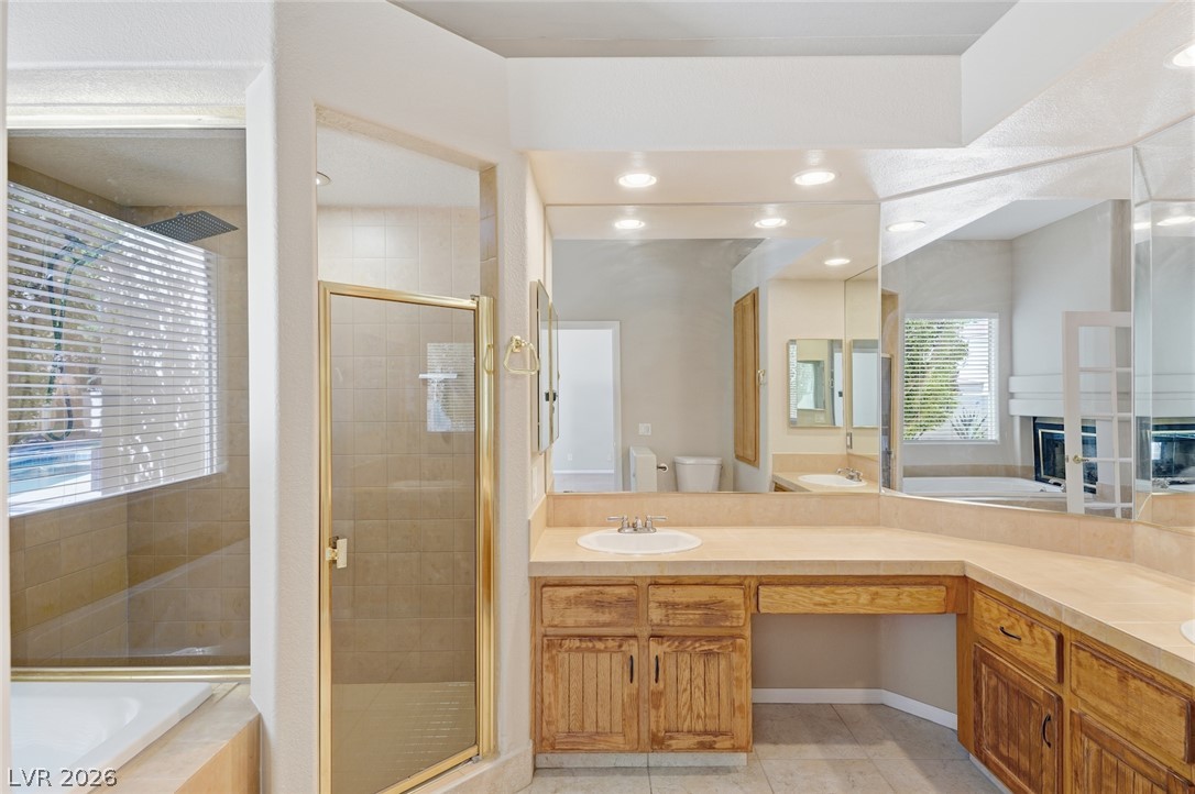 5208 Coral Glow Court Property Photo 45