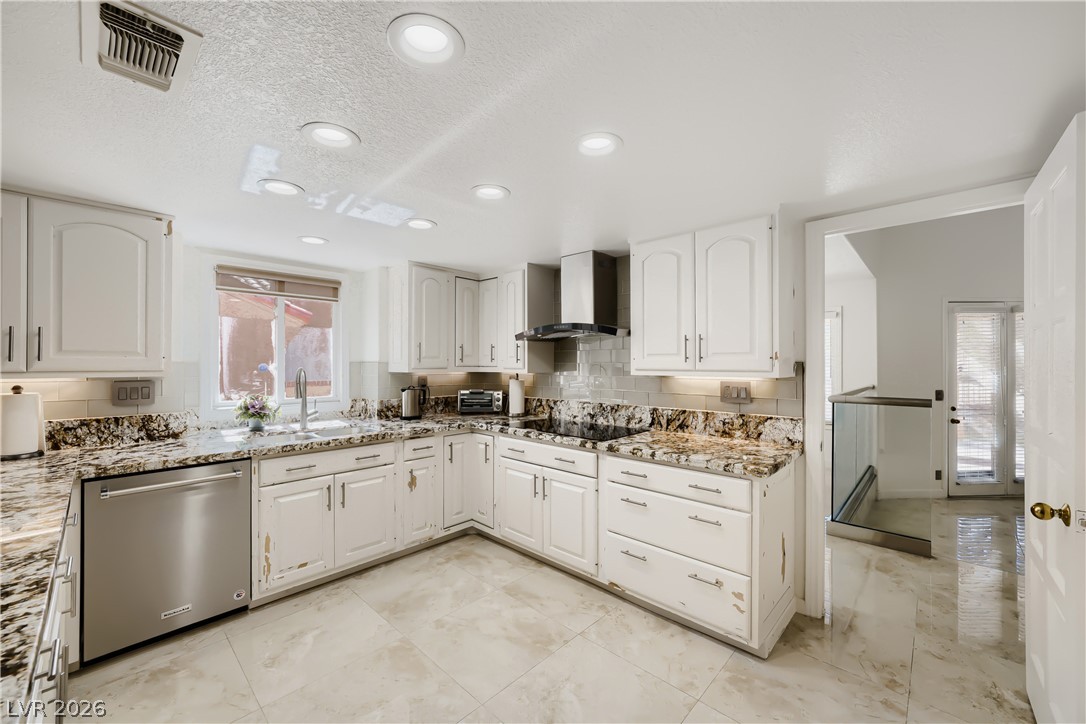 5105 Turnberry Lane Property Photo 11