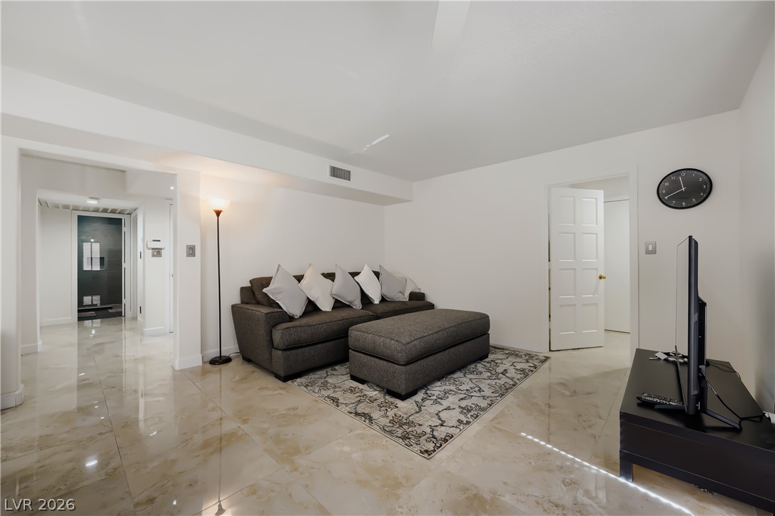 5105 Turnberry Lane Property Photo 17
