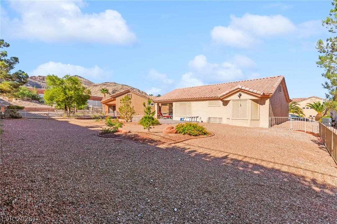 10721 Hunters Woods Place Property Photo 5