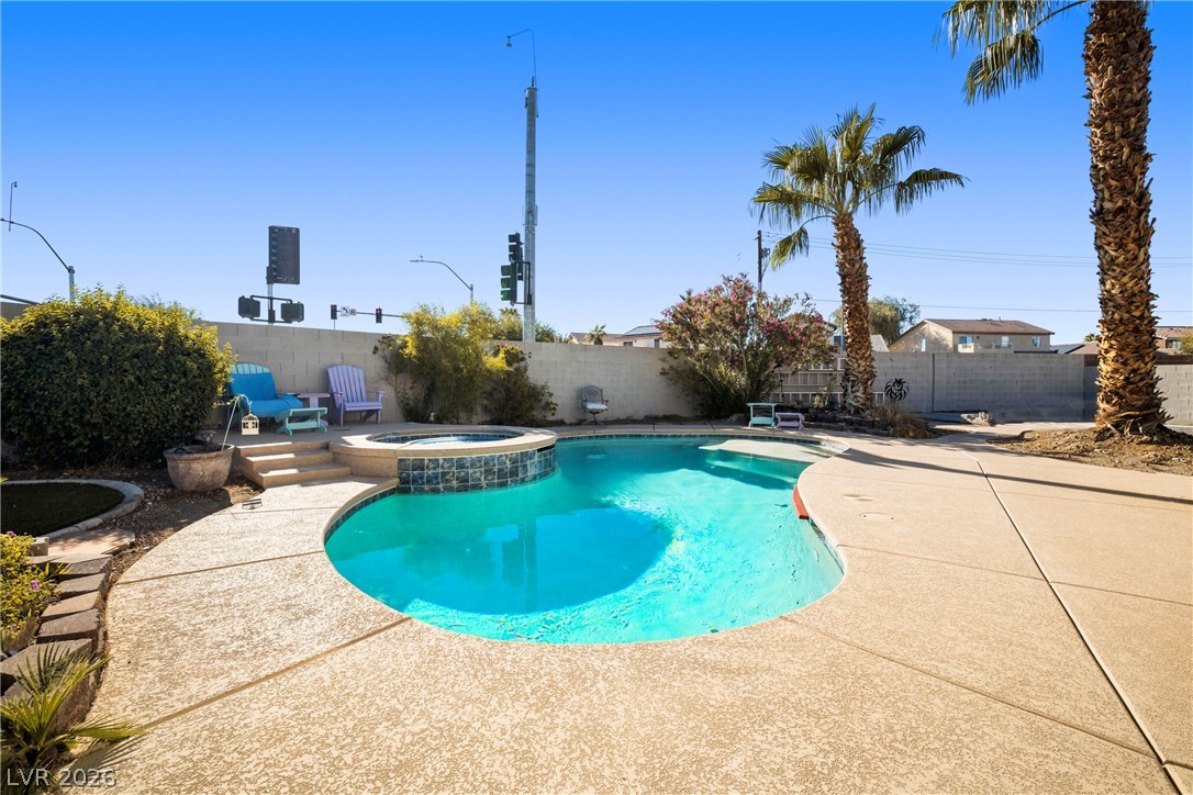 3611 Russian Olive Street Property Photo 4