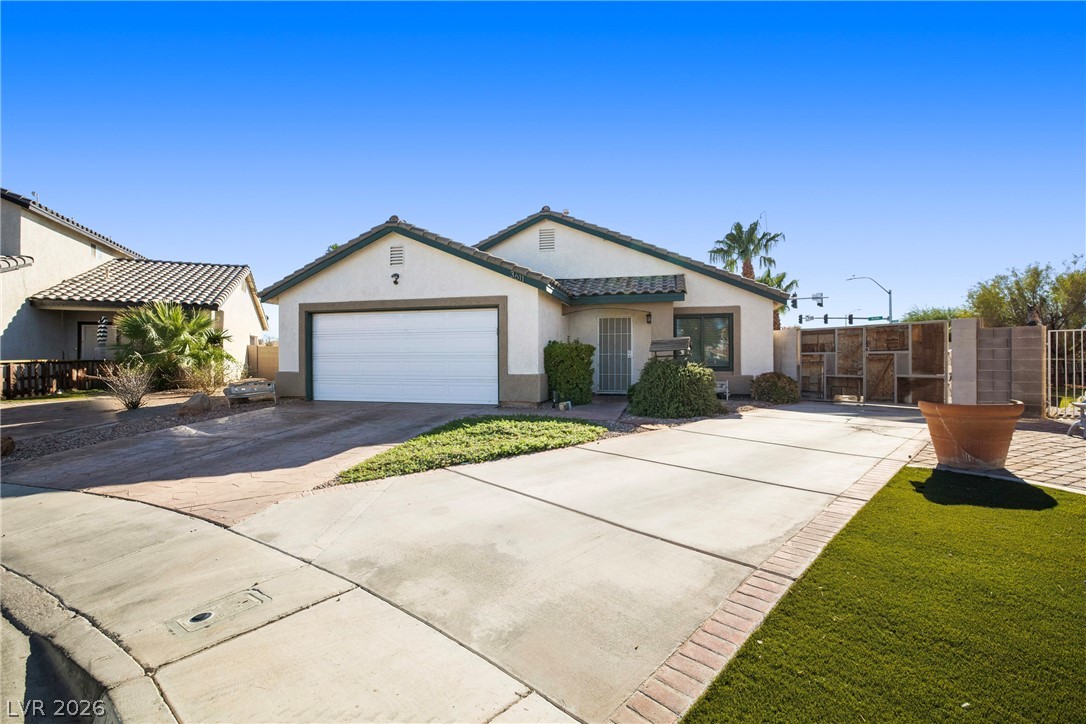 3611 Russian Olive Street Property Photo 5