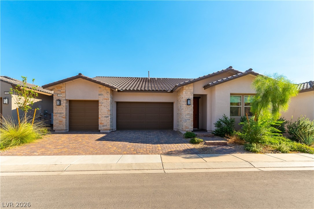 351 Portus Delphini Court Property Photo 2