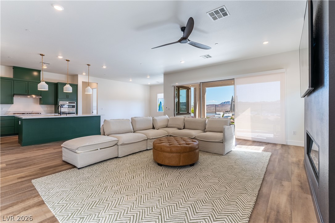 351 Portus Delphini Court Property Photo 4