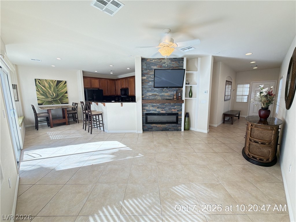 246 Queens Court Property Photo 5