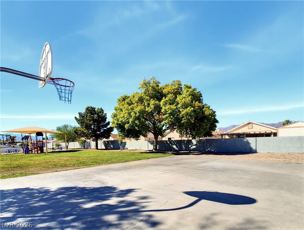 633 Roberta Alecia Avenue Property Photo 8
