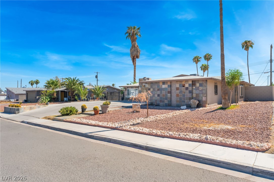 1679 Golden Arrow Drive Property Photo 3