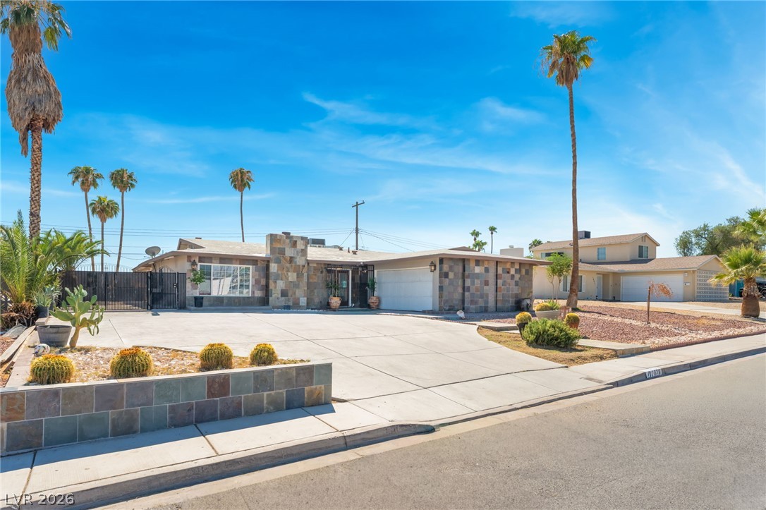1679 Golden Arrow Drive Property Photo 4