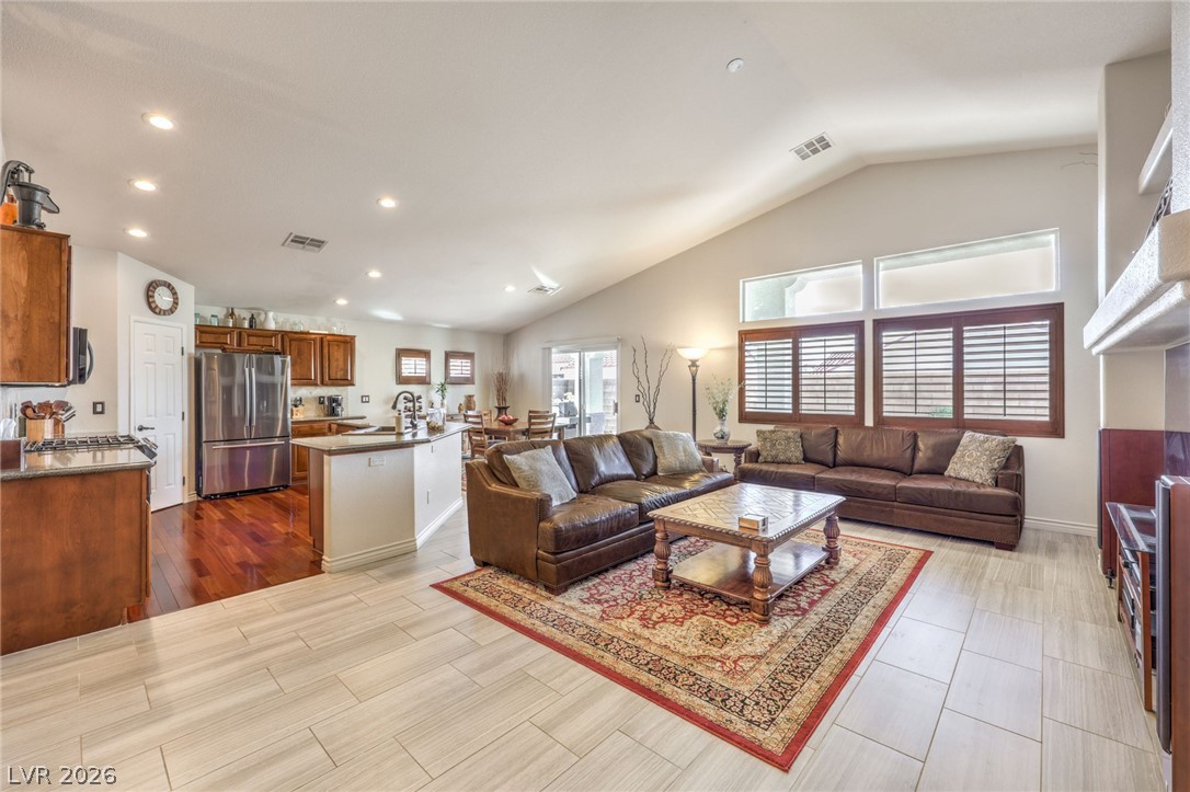 2131 Mountain Glow Avenue Property Photo 6